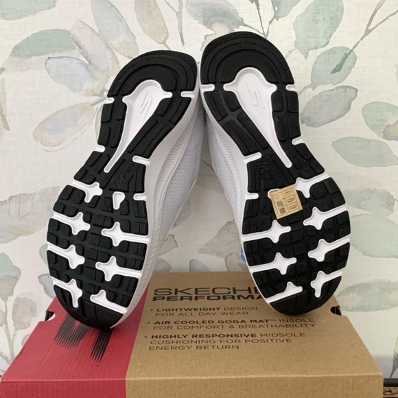 #01 Skechers GO RUN Consistent™ Engaged  2.0 White Tennis Shoes 9 Athletic NIB - Picture 5 of 7